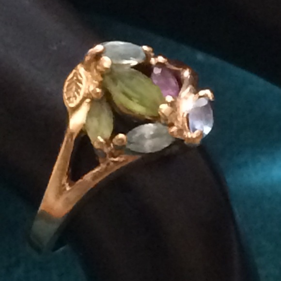 10k gold ring. - Picture 3 of 11